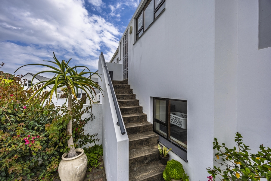 4 Bedroom Property for Sale in Bonza Bay Eastern Cape